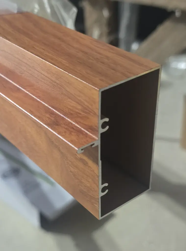 MADERA ROBLE-Marco Pared HEAVY 19’ (VIETNAM).webp